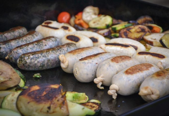 cuissons au barbecue saucisses et boudins blancs