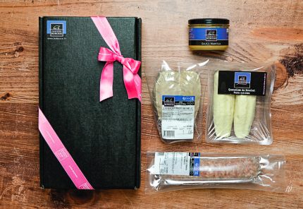 Coffret cadeau l'indispensable Bobosse quenelle andouillette sauce et saucisson à cuire dans une boite noire