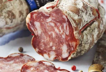 Le calendrier de l'Avent 2023 de la charcuterie Bobosse, rempli de  saucissons et de spécialités 