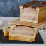 pâté-croûte canard traiteur et médaillon de mousse de foie