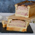 Pâté-croûte canard traiteur et médaillon de mousse de foie