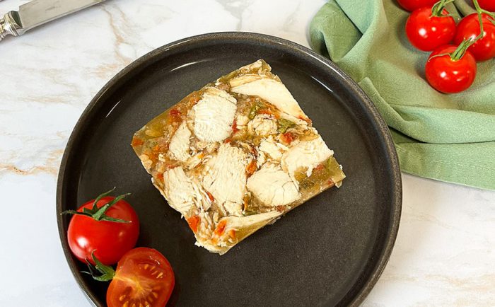 Tranche de terrine de poulet en gelée
