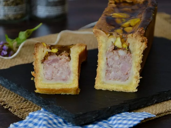Tranche de pâté-croûte bressan