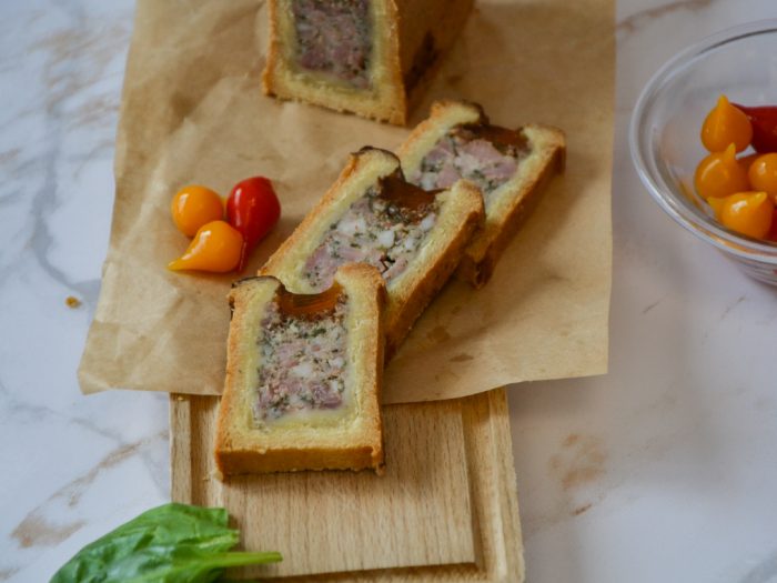 Pâté-croûte cocktail persillé tranché