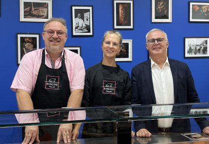 Lionel DUFRESNES, Maria et Pierre COUTURIER à la boutique de Vienne
